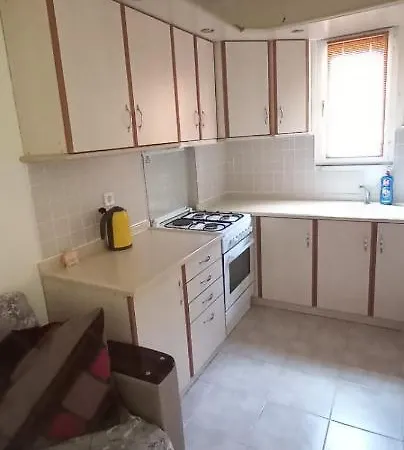 Schone 2-zimmer + Wohnkuche Und Grosser Terasse * Yenihisar